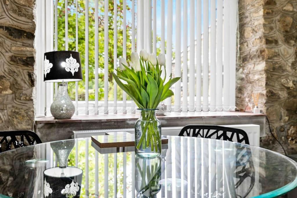 Beautiful Renovated Former Coach House Llandeilo Eksteriør bilde