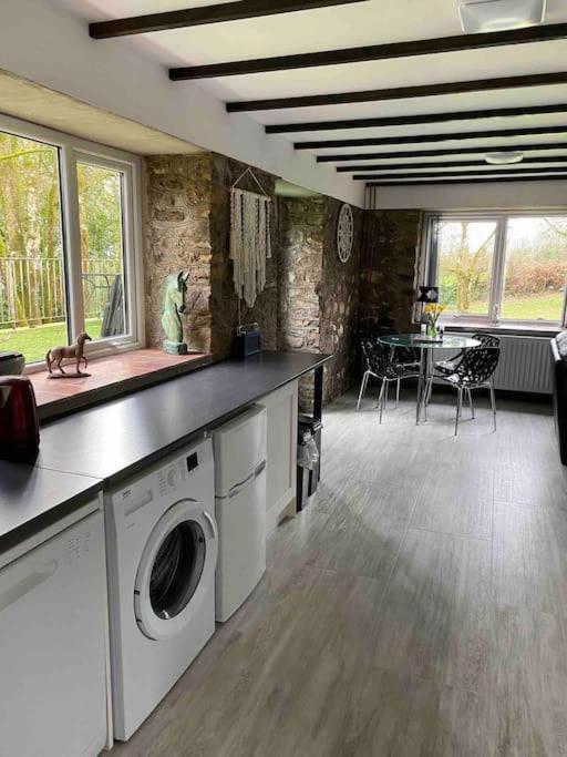 Beautiful Renovated Former Coach House Llandeilo Eksteriør bilde